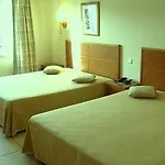 Pombeira 3*