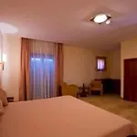 Pombeira Otel Guarda