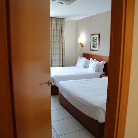 Pombeira 3*