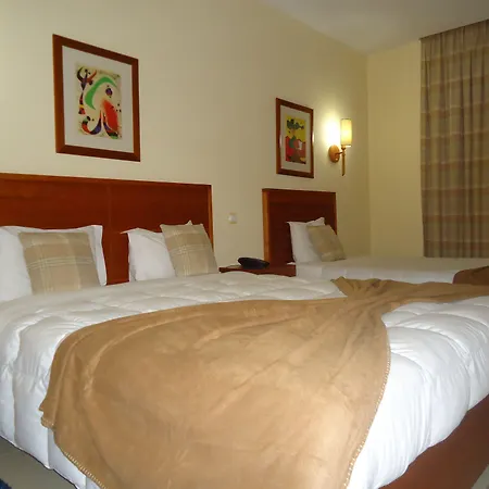 Pombeira 3*