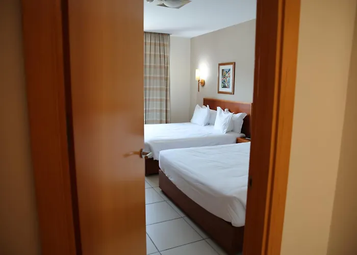 Pombeira 3*
